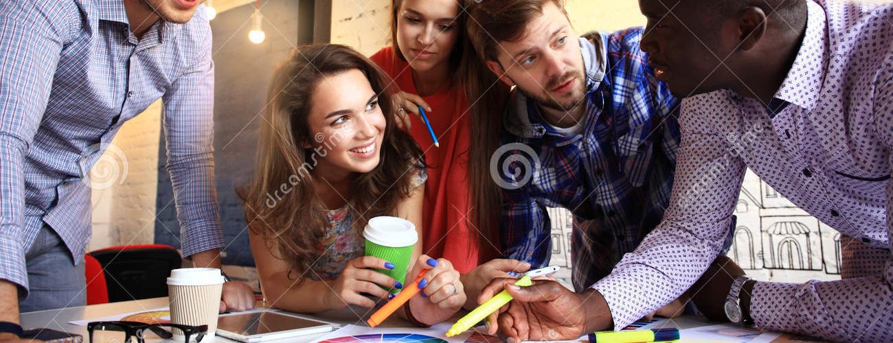 Imagem grupo de jovens